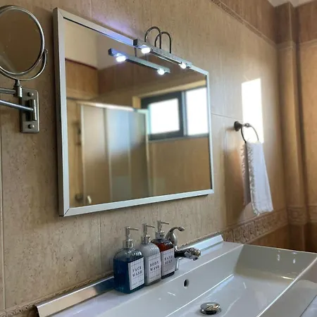 Casa Shprese - The Traditional Apartamento Tirana