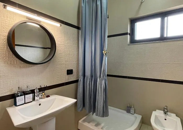 Casa Shprese - The Traditional Appartamento Tirana